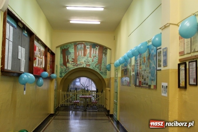 Zdjęcie w galerii na portalu naszraciborz.pl: Gimnazjum nr 5 solidarne z osobami z autyzmem wiadomości z regionu