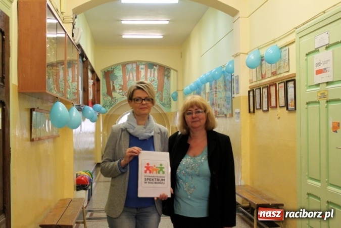 Zdjęcie w galerii na portalu naszraciborz.pl: Gimnazjum nr 5 solidarne z osobami z autyzmem wiadomości z regionu