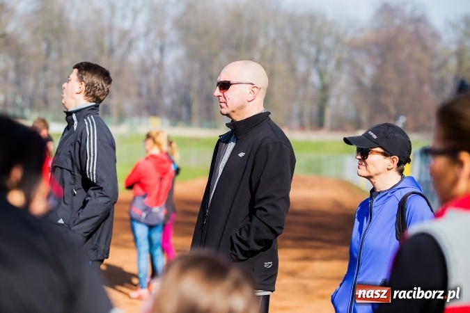 Zdjęcie w galerii na portalu naszraciborz.pl: BiegamBoLubię na stadionie OSiR-u wiadomości z regionu