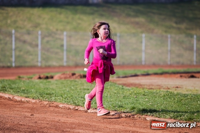 Zdjęcie w galerii na portalu naszraciborz.pl: BiegamBoLubię na stadionie OSiR-u wiadomości z regionu