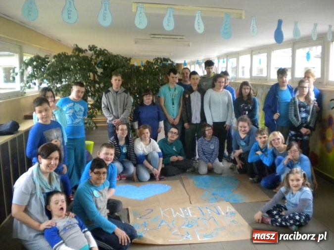 Zdjęcie w galerii na portalu naszraciborz.pl: Niebieski dzień dla autyzmu w Zespole Szkół Specjalnych  wiadomości z regionu