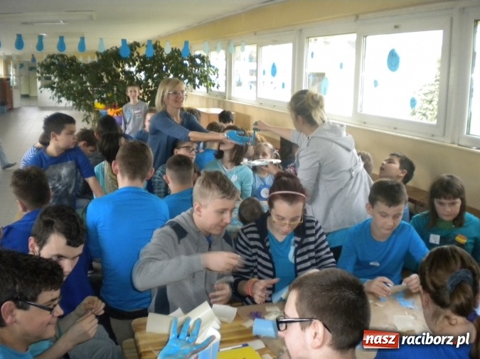 Zdjęcie w galerii na portalu naszraciborz.pl: Niebieski dzień dla autyzmu w Zespole Szkół Specjalnych  wiadomości z regionu