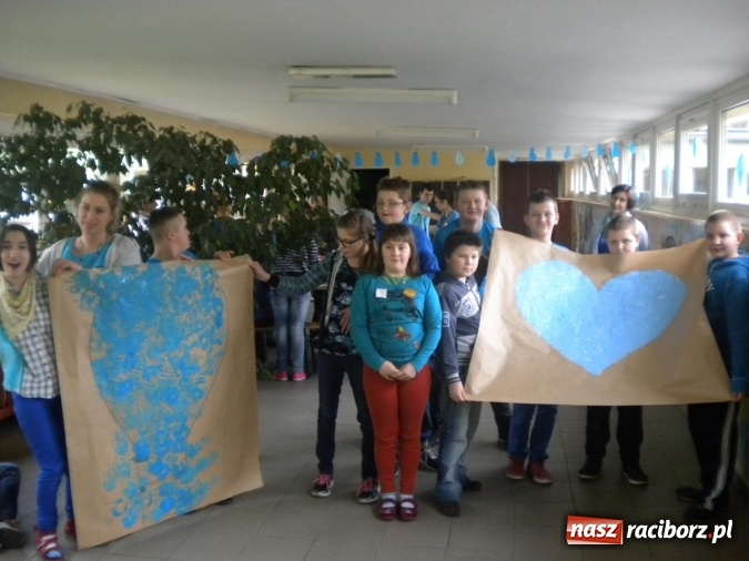 Zdjęcie w galerii na portalu naszraciborz.pl: Niebieski dzień dla autyzmu w Zespole Szkół Specjalnych  wiadomości z regionu