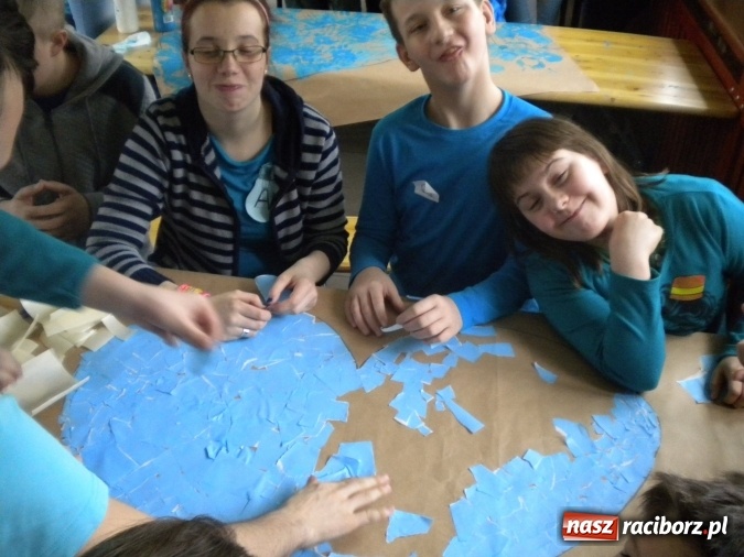 Zdjęcie w galerii na portalu naszraciborz.pl: Niebieski dzień dla autyzmu w Zespole Szkół Specjalnych  wiadomości z regionu