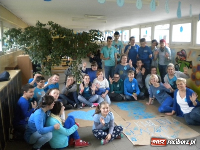 Zdjęcie w galerii na portalu naszraciborz.pl: Niebieski dzień dla autyzmu w Zespole Szkół Specjalnych  wiadomości z regionu