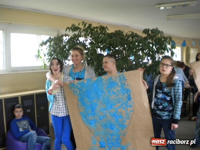Zdjęcie w galerii na portalu naszraciborz.pl: Niebieski dzień dla autyzmu w Zespole Szkół Specjalnych  wiadomości z regionu