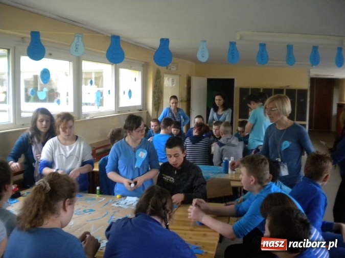 Zdjęcie w galerii na portalu naszraciborz.pl: Niebieski dzień dla autyzmu w Zespole Szkół Specjalnych  wiadomości z regionu