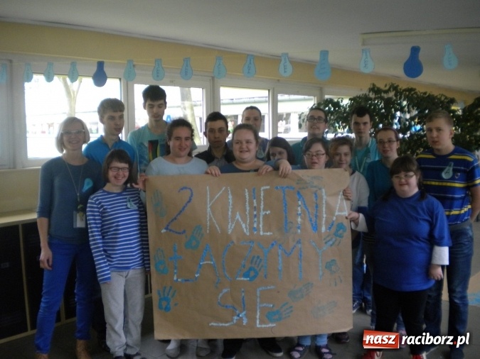 Zdjęcie w galerii na portalu naszraciborz.pl: Niebieski dzień dla autyzmu w Zespole Szkół Specjalnych  wiadomości z regionu