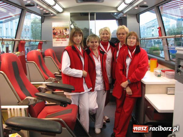 Zdjęcie w galerii na portalu naszraciborz.pl: Ambulans wyrusza w drogę PO KREW wiadomości z regionu