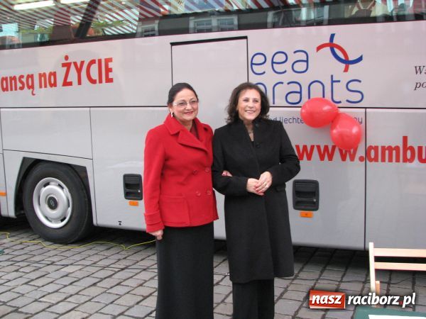Zdjęcie w galerii na portalu naszraciborz.pl: Ambulans wyrusza w drogę PO KREW wiadomości z regionu