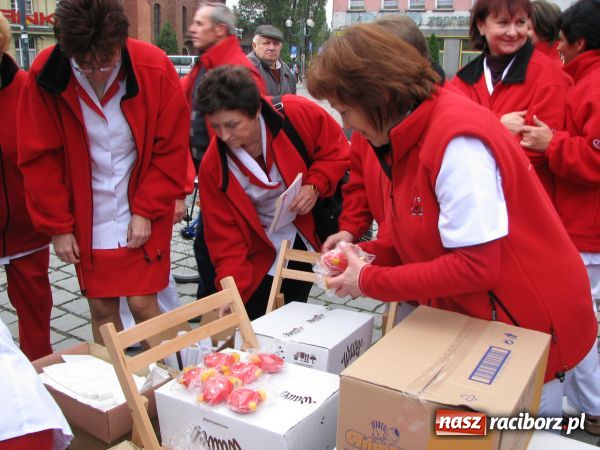 Zdjęcie w galerii na portalu naszraciborz.pl: Ambulans wyrusza w drogę PO KREW wiadomości z regionu