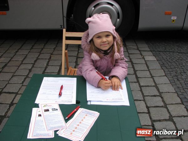 Zdjęcie w galerii na portalu naszraciborz.pl: Ambulans wyrusza w drogę PO KREW wiadomości z regionu