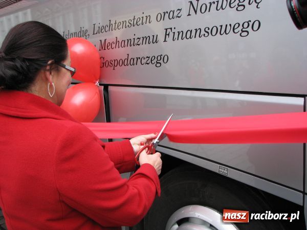 Zdjęcie w galerii na portalu naszraciborz.pl: Ambulans wyrusza w drogę PO KREW wiadomości z regionu