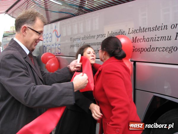 Zdjęcie w galerii na portalu naszraciborz.pl: Ambulans wyrusza w drogę PO KREW wiadomości z regionu