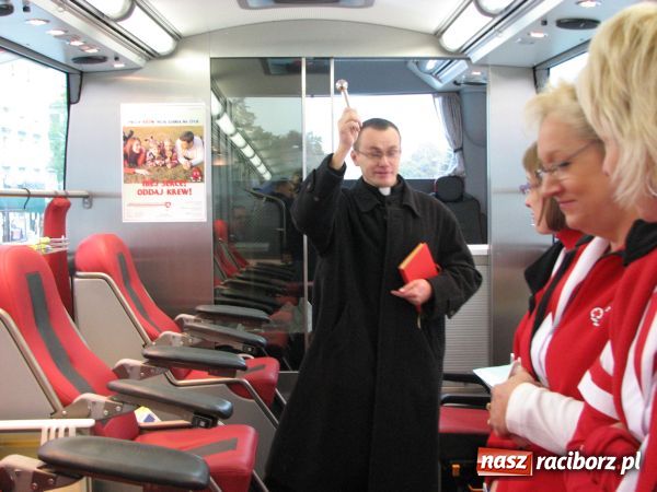 Zdjęcie w galerii na portalu naszraciborz.pl: Ambulans wyrusza w drogę PO KREW wiadomości z regionu