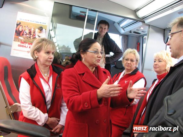 Zdjęcie w galerii na portalu naszraciborz.pl: Ambulans wyrusza w drogę PO KREW wiadomości z regionu