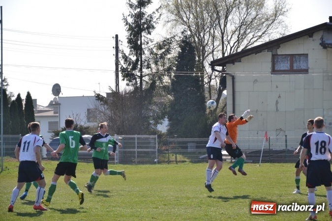 Zdjęcie w galerii na portalu naszraciborz.pl: Beniaminek z Jankowic rewanżuje się za inaugurację! wiadomości z regionu