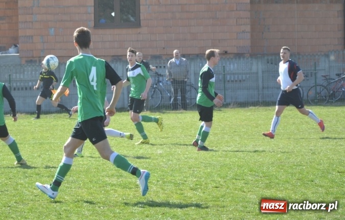 Zdjęcie w galerii na portalu naszraciborz.pl: Beniaminek z Jankowic rewanżuje się za inaugurację! wiadomości z regionu