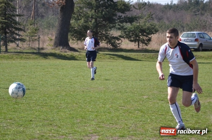 Zdjęcie w galerii na portalu naszraciborz.pl: Beniaminek z Jankowic rewanżuje się za inaugurację! wiadomości z regionu