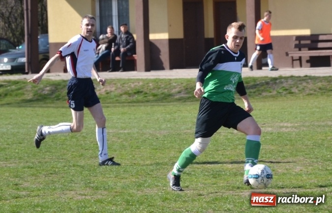 Zdjęcie w galerii na portalu naszraciborz.pl: Beniaminek z Jankowic rewanżuje się za inaugurację! wiadomości z regionu