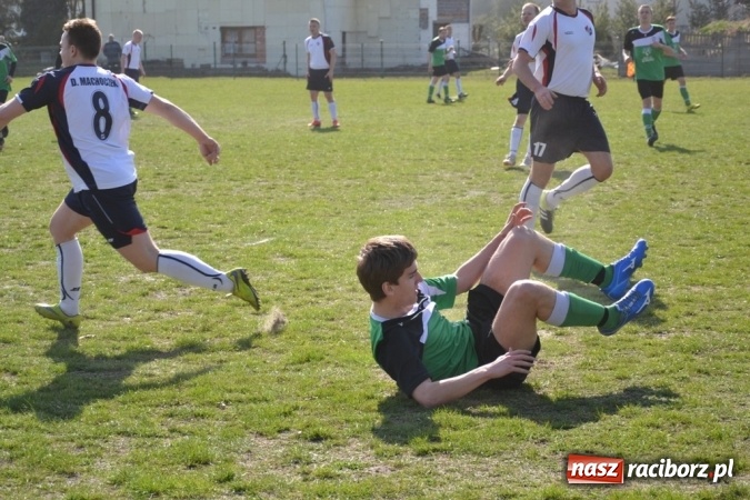 Zdjęcie w galerii na portalu naszraciborz.pl: Beniaminek z Jankowic rewanżuje się za inaugurację! wiadomości z regionu