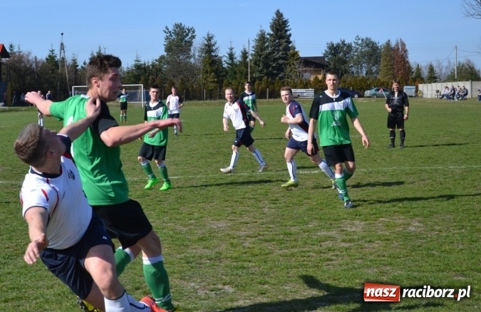 Zdjęcie w galerii na portalu naszraciborz.pl: Beniaminek z Jankowic rewanżuje się za inaugurację! wiadomości z regionu
