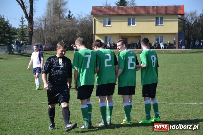 Zdjęcie w galerii na portalu naszraciborz.pl: Beniaminek z Jankowic rewanżuje się za inaugurację! wiadomości z regionu