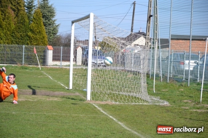 Zdjęcie w galerii na portalu naszraciborz.pl: Beniaminek z Jankowic rewanżuje się za inaugurację! wiadomości z regionu