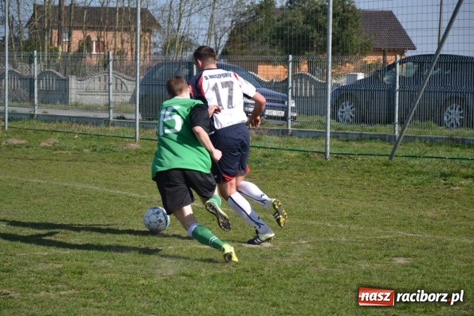 Zdjęcie w galerii na portalu naszraciborz.pl: Beniaminek z Jankowic rewanżuje się za inaugurację! wiadomości z regionu
