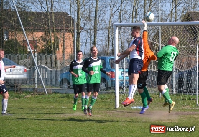 Zdjęcie w galerii na portalu naszraciborz.pl: Beniaminek z Jankowic rewanżuje się za inaugurację! wiadomości z regionu