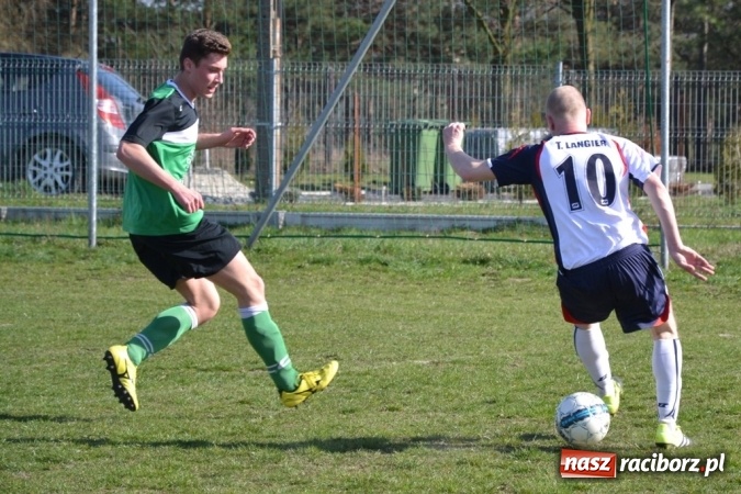 Zdjęcie w galerii na portalu naszraciborz.pl: Beniaminek z Jankowic rewanżuje się za inaugurację! wiadomości z regionu