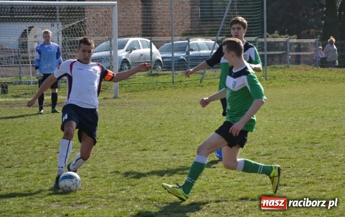Zdjęcie w galerii na portalu naszraciborz.pl: Beniaminek z Jankowic rewanżuje się za inaugurację! wiadomości z regionu