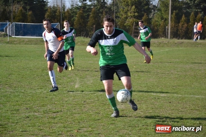 Zdjęcie w galerii na portalu naszraciborz.pl: Beniaminek z Jankowic rewanżuje się za inaugurację! wiadomości z regionu