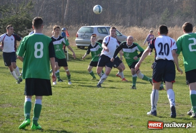 Zdjęcie w galerii na portalu naszraciborz.pl: Beniaminek z Jankowic rewanżuje się za inaugurację! wiadomości z regionu