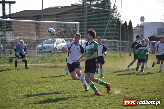 Zdjęcie w galerii na portalu naszraciborz.pl: Beniaminek z Jankowic rewanżuje się za inaugurację! wiadomości z regionu