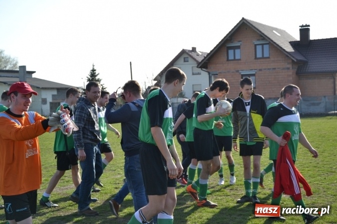 Zdjęcie w galerii na portalu naszraciborz.pl: Beniaminek z Jankowic rewanżuje się za inaugurację! wiadomości z regionu