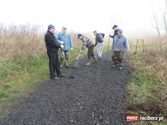 Zdjęcie w galerii na portalu naszraciborz.pl: Wędkarze z koła 46 przygotowali łowisko Łęg do sezonu wiadomości z regionu
