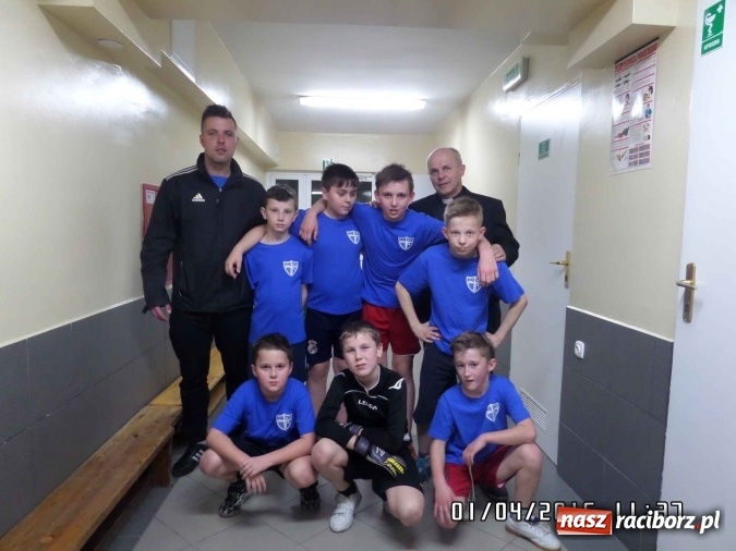 Zdjęcie w galerii na portalu naszraciborz.pl: Prima aprilisowy turniej w piłce nożnej. Wygrała SP 18 wiadomości z regionu