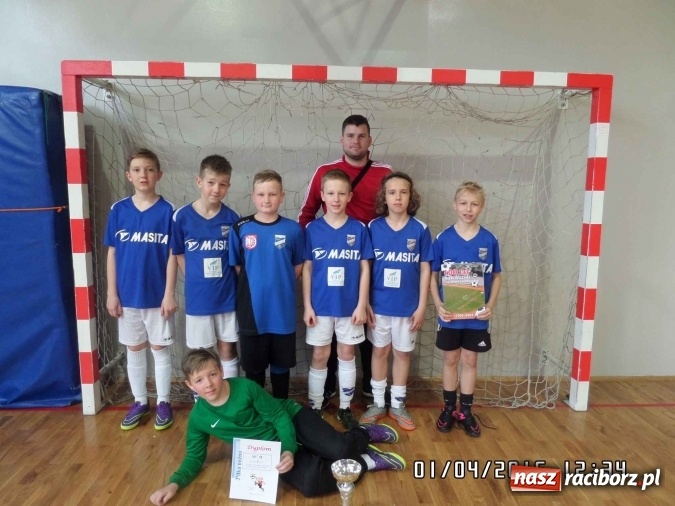 Zdjęcie w galerii na portalu naszraciborz.pl: Prima aprilisowy turniej w piłce nożnej. Wygrała SP 18 wiadomości z regionu