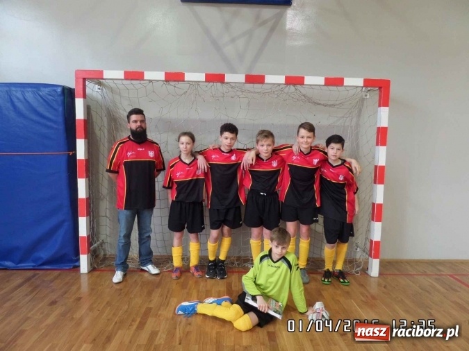 Zdjęcie w galerii na portalu naszraciborz.pl: Prima aprilisowy turniej w piłce nożnej. Wygrała SP 18 wiadomości z regionu