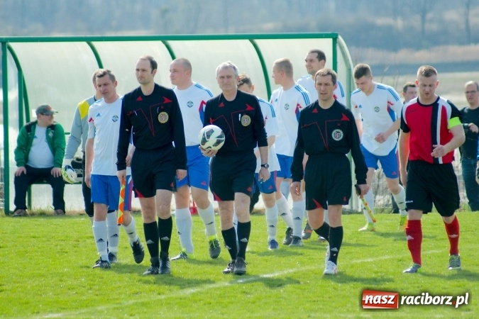 Zdjęcie w galerii na portalu naszraciborz.pl: Błażej Dzierżawa uratował remis dla Brzezia. Rachunki pozostały niewyrównane wiadomości z regionu