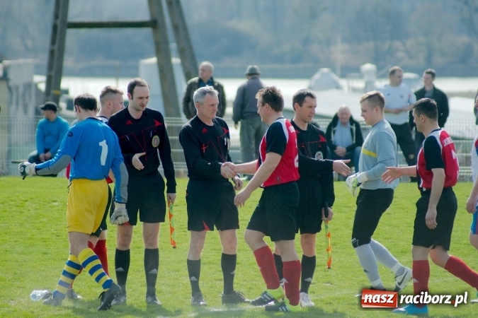 Zdjęcie w galerii na portalu naszraciborz.pl: Błażej Dzierżawa uratował remis dla Brzezia. Rachunki pozostały niewyrównane wiadomości z regionu