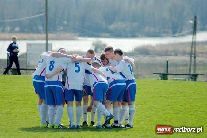 Zdjęcie w galerii na portalu naszraciborz.pl: Błażej Dzierżawa uratował remis dla Brzezia. Rachunki pozostały niewyrównane wiadomości z regionu
