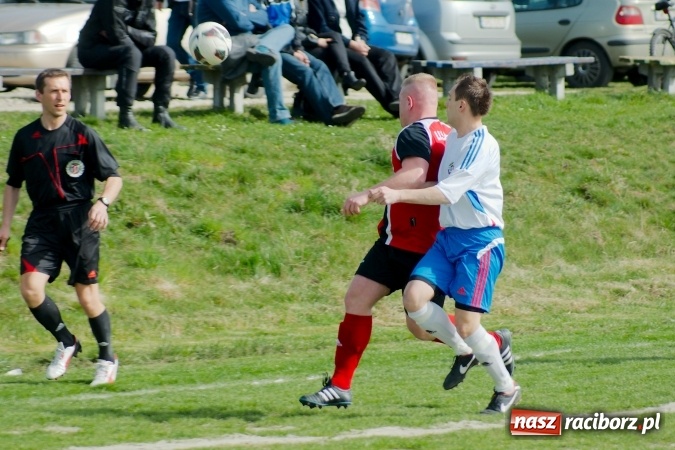 Zdjęcie w galerii na portalu naszraciborz.pl: Błażej Dzierżawa uratował remis dla Brzezia. Rachunki pozostały niewyrównane wiadomości z regionu