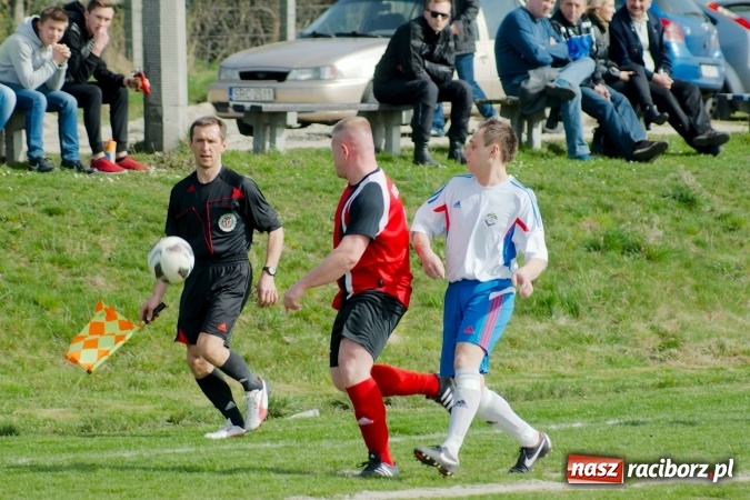 Zdjęcie w galerii na portalu naszraciborz.pl: Błażej Dzierżawa uratował remis dla Brzezia. Rachunki pozostały niewyrównane wiadomości z regionu