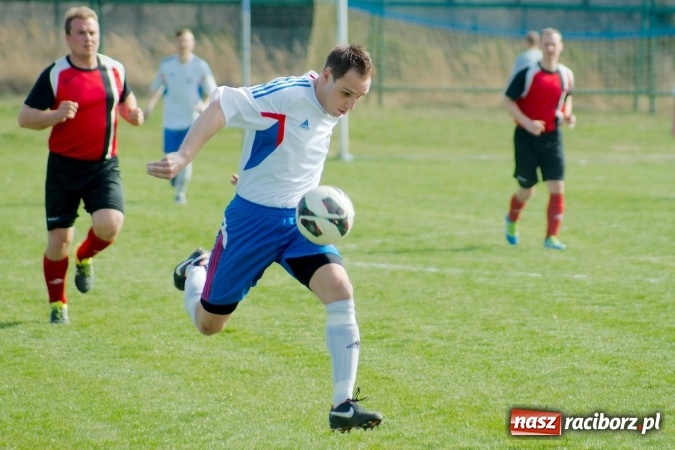 Zdjęcie w galerii na portalu naszraciborz.pl: Błażej Dzierżawa uratował remis dla Brzezia. Rachunki pozostały niewyrównane wiadomości z regionu