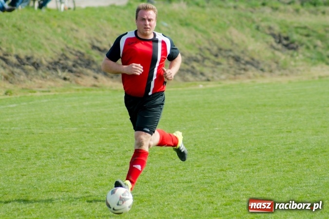 Zdjęcie w galerii na portalu naszraciborz.pl: Błażej Dzierżawa uratował remis dla Brzezia. Rachunki pozostały niewyrównane wiadomości z regionu