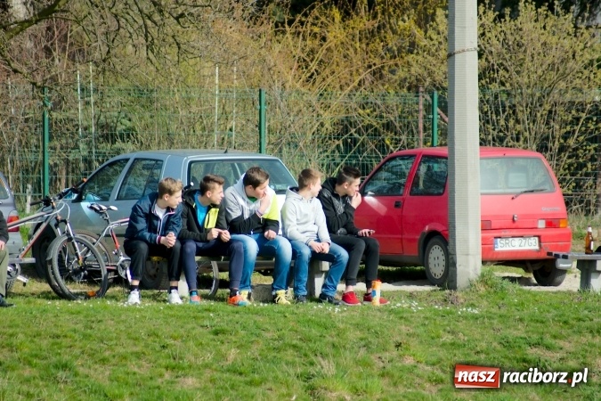 Zdjęcie w galerii na portalu naszraciborz.pl: Błażej Dzierżawa uratował remis dla Brzezia. Rachunki pozostały niewyrównane wiadomości z regionu