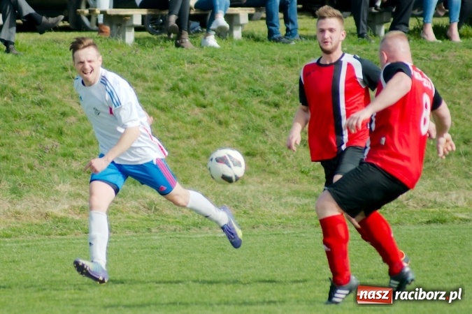 Zdjęcie w galerii na portalu naszraciborz.pl: Błażej Dzierżawa uratował remis dla Brzezia. Rachunki pozostały niewyrównane wiadomości z regionu