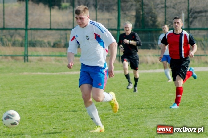 Zdjęcie w galerii na portalu naszraciborz.pl: Błażej Dzierżawa uratował remis dla Brzezia. Rachunki pozostały niewyrównane wiadomości z regionu